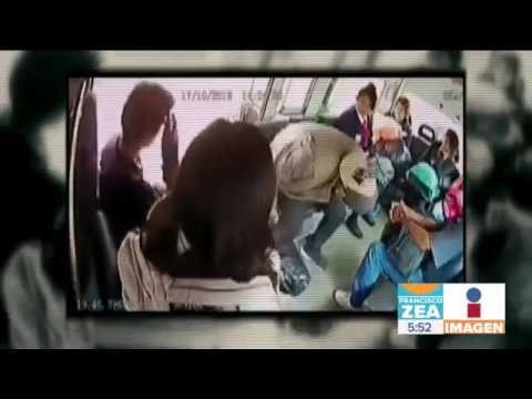 Asaltan a usuarios en una combi en el Edomex; en 1 minuto pierden todo | Noticias con Francisco Zea