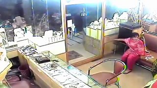 Women stealing Videos  Theft caught on camera India CCTV Footage!