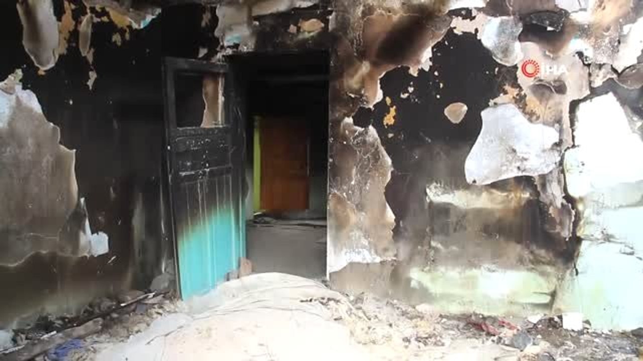 Yangında Tavanı Çöken Ev Kül Oldu... 9 Kişilik Aile Canını Zor Kurtardı