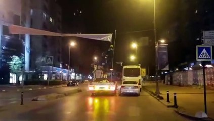 CHP Kadıköy adayının afişleri İBB araçları tarafından söküldü