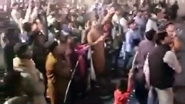 Bani Gala main moj masti karne walon hum Nawaz Sharif ko... Mian Javed Latif challenges PM Imran Khan