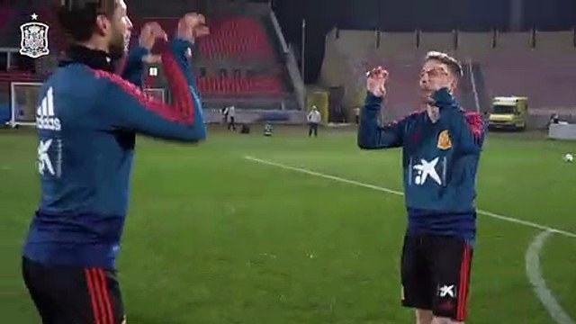 Reto de Faltas de Muniain y Sergio Ramos con la Selección Española