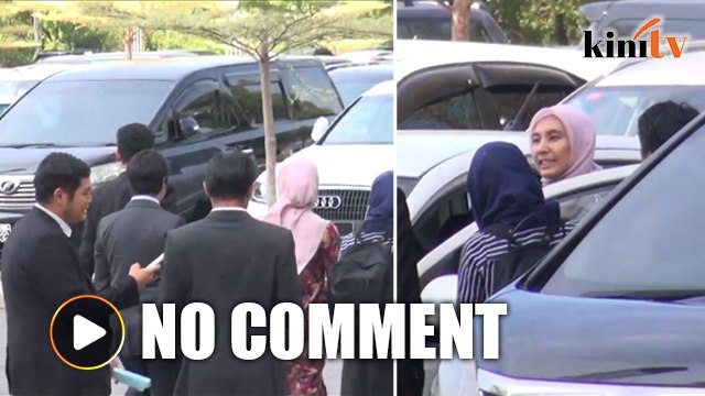Reporters chase Nurul Izzah as she exits Dewan Rakyat