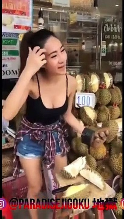 Hottest Thai Durian Seller.
