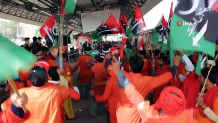 - Pakistan Halk Partisi'nden Hükümet Karşıtı Protesto Treni