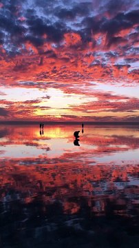 Amazing Sunset Attracts Crowd of Photographers