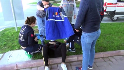 Kırmızı ışık ihlali yapan motosiklet otomobile çarptı: 2 yaralı