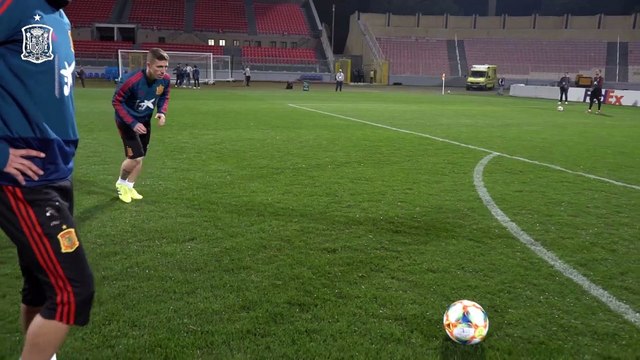 Ramos y Muniain se retan a lanzamientos de faltas