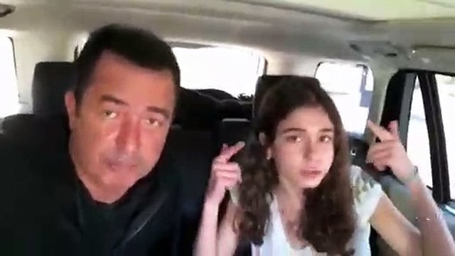 Acın Ilıcalı kızı Leyla Ilıcalı ile birlikte rap şarkı söyledi