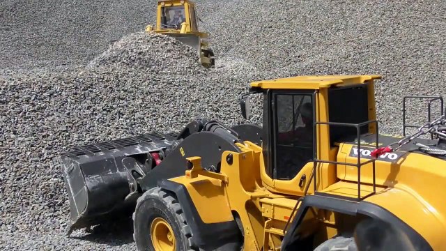 RC Bullodzer 741 من Liebherr! كبيرة R/C نماذج 2017! قلابة مع المسارات يجب العمل الشاق! يعيش العمل!
