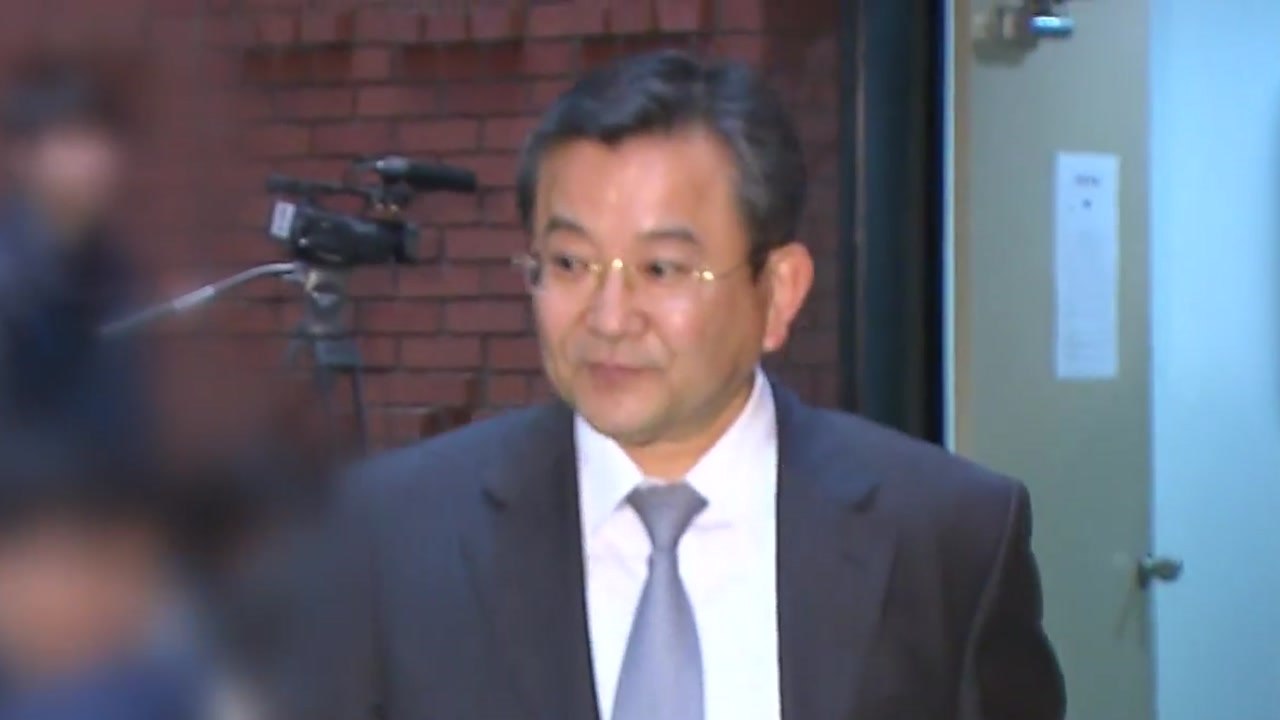 '朴 청와대 외압' 결국 수사로..."허위 보고" 진실 공방 / YTN