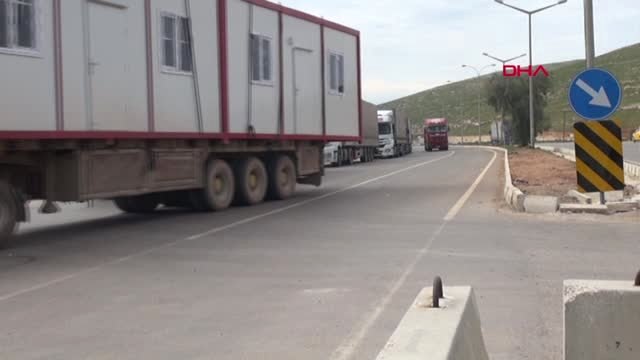 Hatay İdlib'teki Gözlem Noktalarına Konteyner ve Beton Blok Sevkiyatı