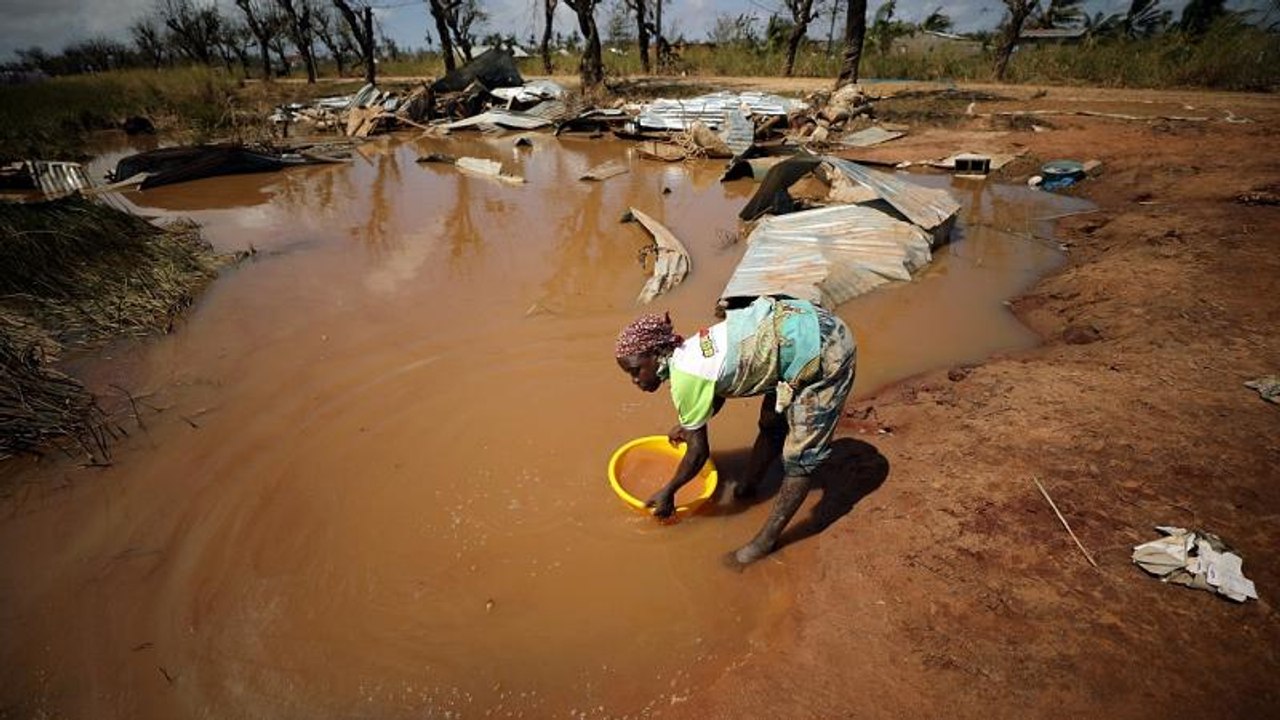 Cyclone Idai: floods begin to recede near Beira