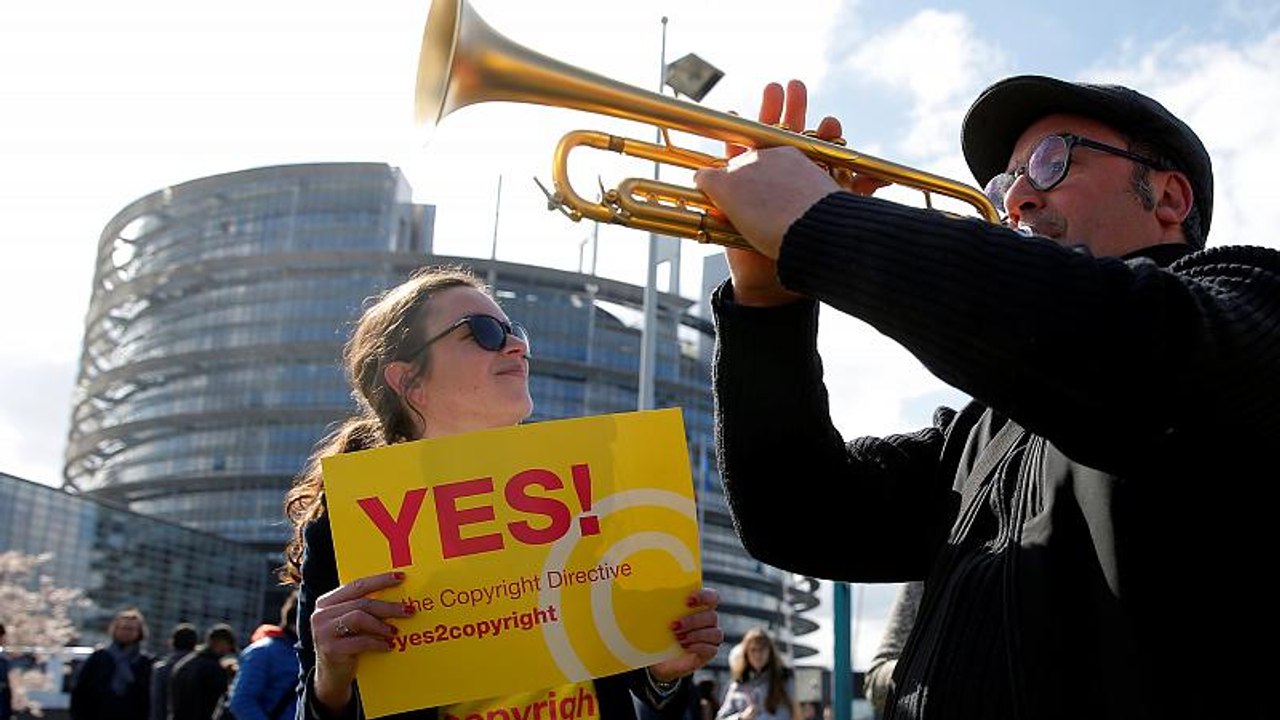 Европарламент одобрил директиву о защите авторских прав в интернете