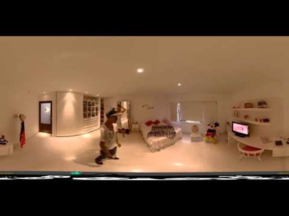 Viky Xipolitaxis se cambia en 360 VR