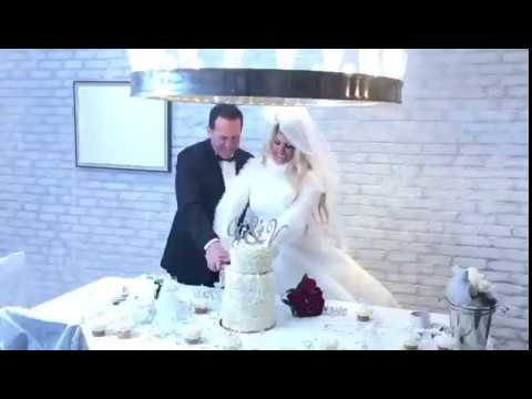 El momento de la torta del casamiento de Vicky Xipolitakis