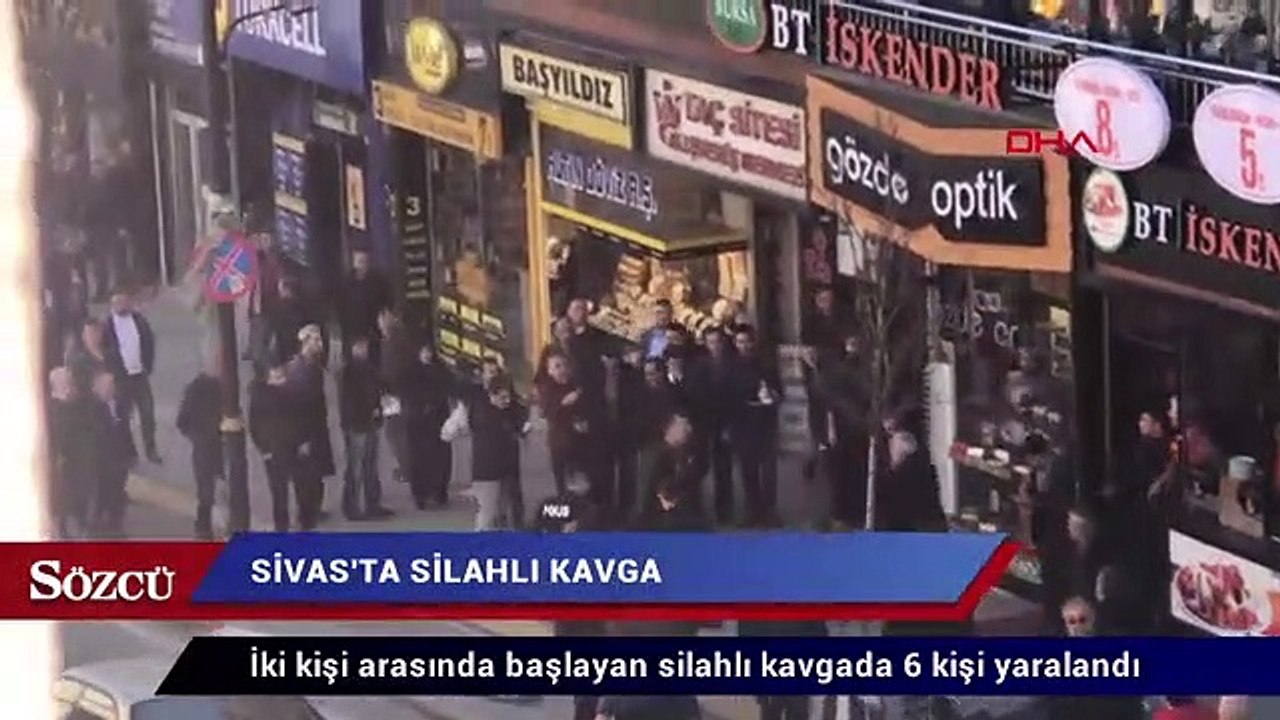 Sivas’ta cadde ortasında silah ve bıçaklı kavga