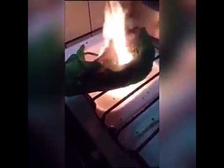 Madre le quemó el pañuelo verde a su hija en Jujuy