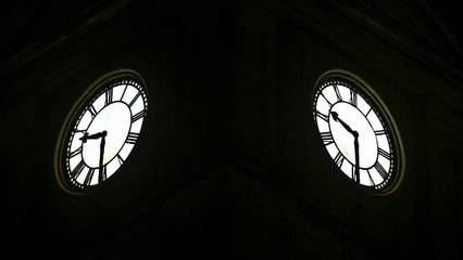 Eurodeputados querem abolir mudança da hora só em 2021