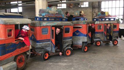 Avec la compagnie Titanos, Scènes de rue entre en gare