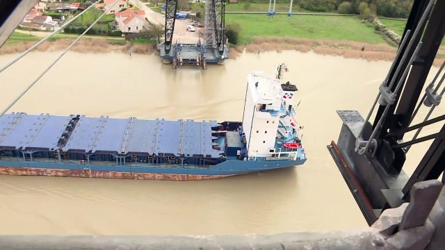 A Rochefort, le dernier pont transbordeur de France remis à neuf