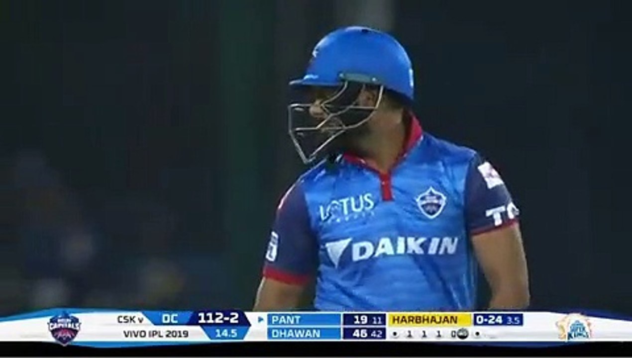 DC vs CSK : छक्का ! ऋषभ पंत का बेरहम शॉट और बॉल सीधी स्टैंड्स में !