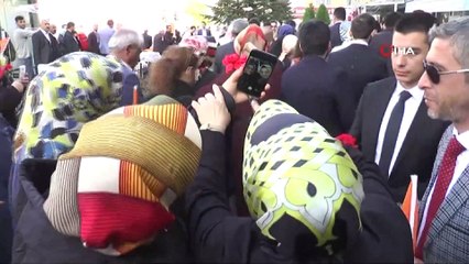 Fatma Betül Sayan Kaya ve Av. Şeyma Döğücü’den coşkulu ‘Sevgi Yürüyüşü’