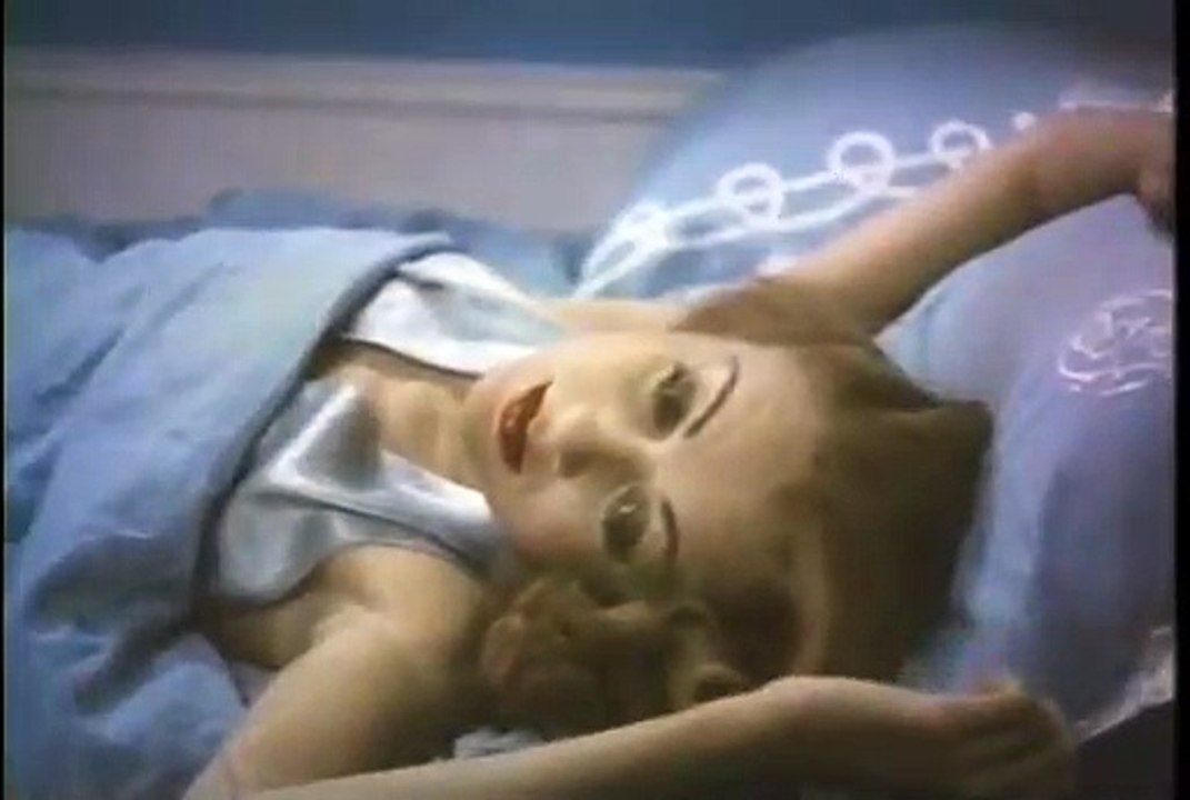 Constance Bennett Daily Beauty Rituals (1937) Vintage make-up tutorial + skin care