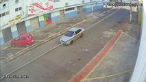 Homem tem carro roubado por bandidos na Serra