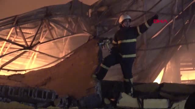 Adana Narenciye Paketleme Tesisinin Deposunda Korkutan Yangın