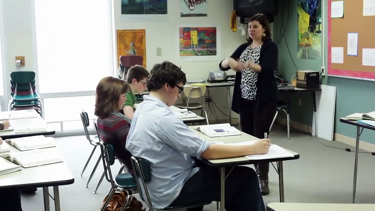1)	Draguer un homme, une femme. Etre habillé comme un sac ! première  grosse erreur que commettent  les hommes au premier rendez-vous avec une femme.