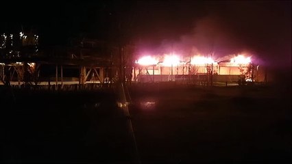 Un entrepôt désaffecté en feu à Lyon Confluence