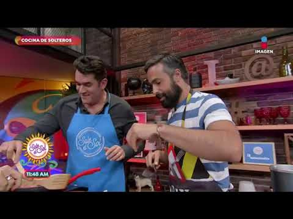 ¡Hombres en la cocina! Eduardo Santamarina prep...