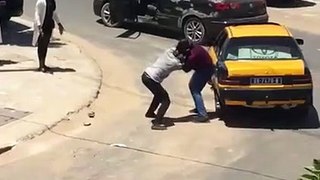Échange de coups de poings entre un taximan et un chauffeur particulier
