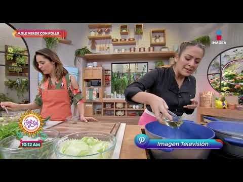 ¡La Chef Linda Cherem nos prepara mole verde con pollo! | Sale el Sol