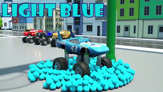 Les véhicules changé les vieux pneus, les roues des docks, l'apprentissage sur les couleurs avec des voitures