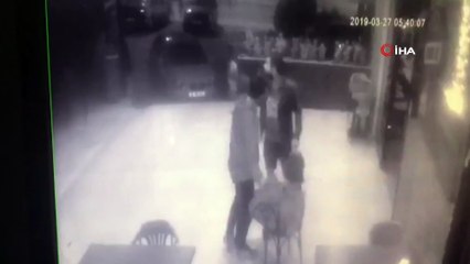 Başkent’te bıçaklanan kişi eğlence mekanına sığındı... O anlar kamerada