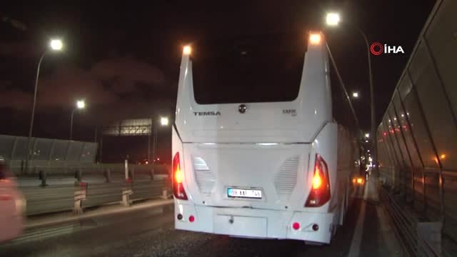 Tanbul) Haliç Köprüsü'nde Zincirleme Kaza: 3 Otobüs Birbirine Girdi