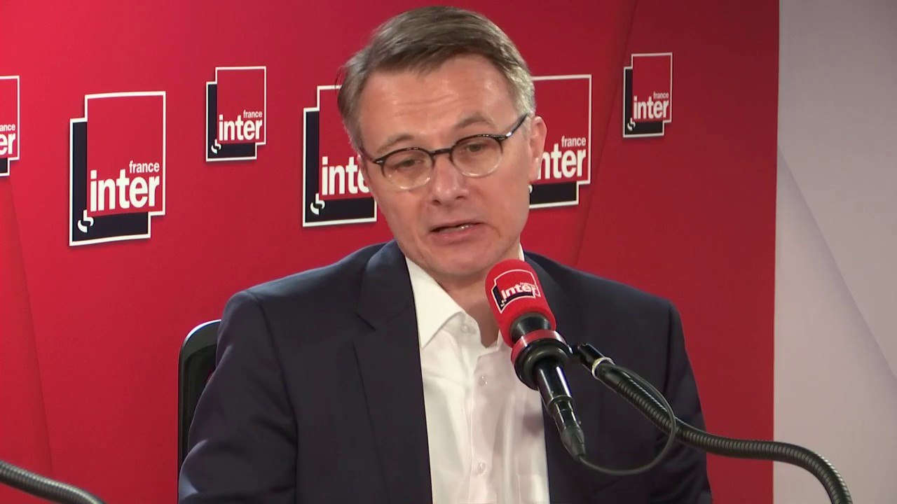 Dominique Schelcher, PDG de Système U : "Remplacer nos coton-tiges, par du carton ou du papier, c'est 90 tonnes de plastique en moins. À terme il y aura plus de carton, plus de vrac"