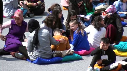 30 yıl sonra oğlu ile birlikte kitap okudu