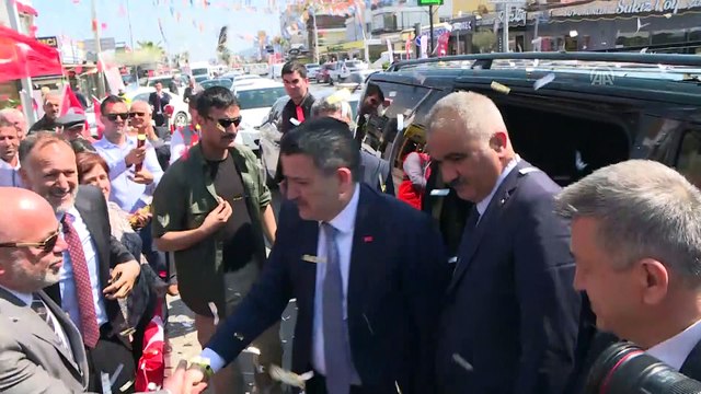 Pakdemirli: 'İzmir, Binali Yıldırım trenini kaçırmıştır, inşallah bu sefer son vagondan da olsa Nihat Zeybekci'nin trenine atlayacak' - İZMİR