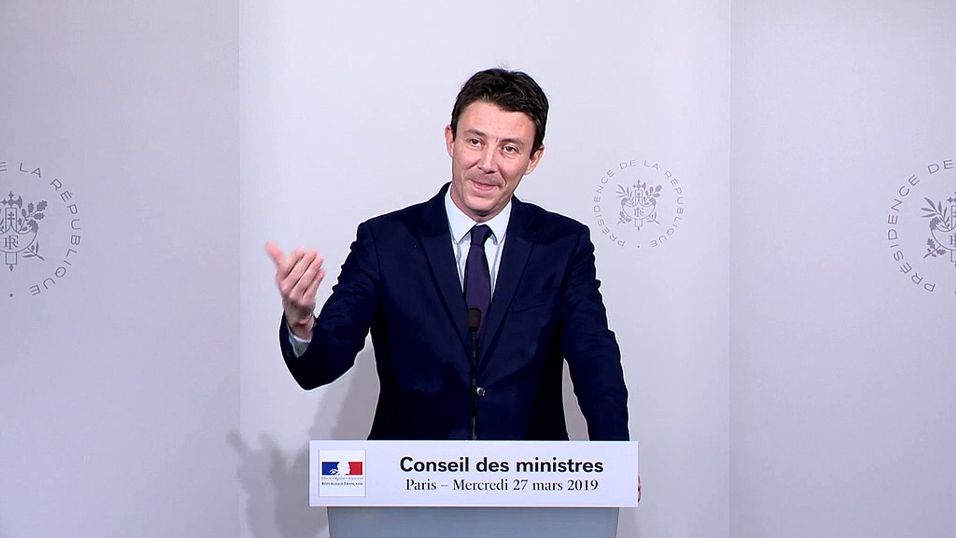 Le porte-parole du gouvernement, Benjamin Griveaux, annoncera "au  printemps" s'il est candidat à la mairie de Paris - Vidéo Dailymotion