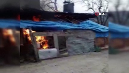 Tek katlı ev alevlere teslim oldu