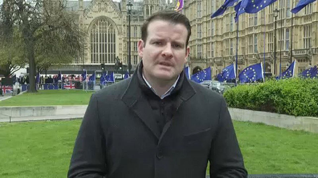 Theresa May unter Druck -  Unterhaus stimmt über Brexit-Alternativen ab