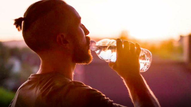 Stop! Jetzt solltet ihr KEIN Wasser mehr trinken!