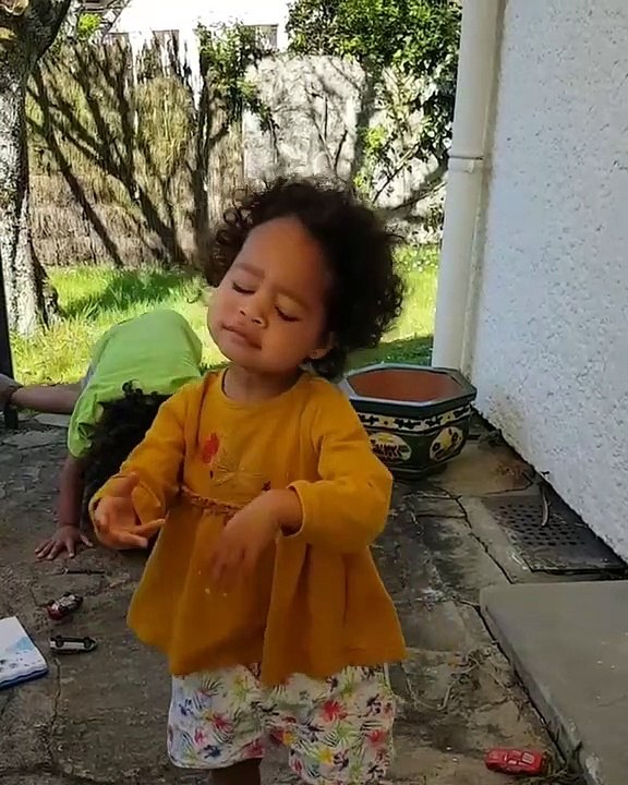 Quand une petite fille veut faire du sport, voici ce que ça donne !