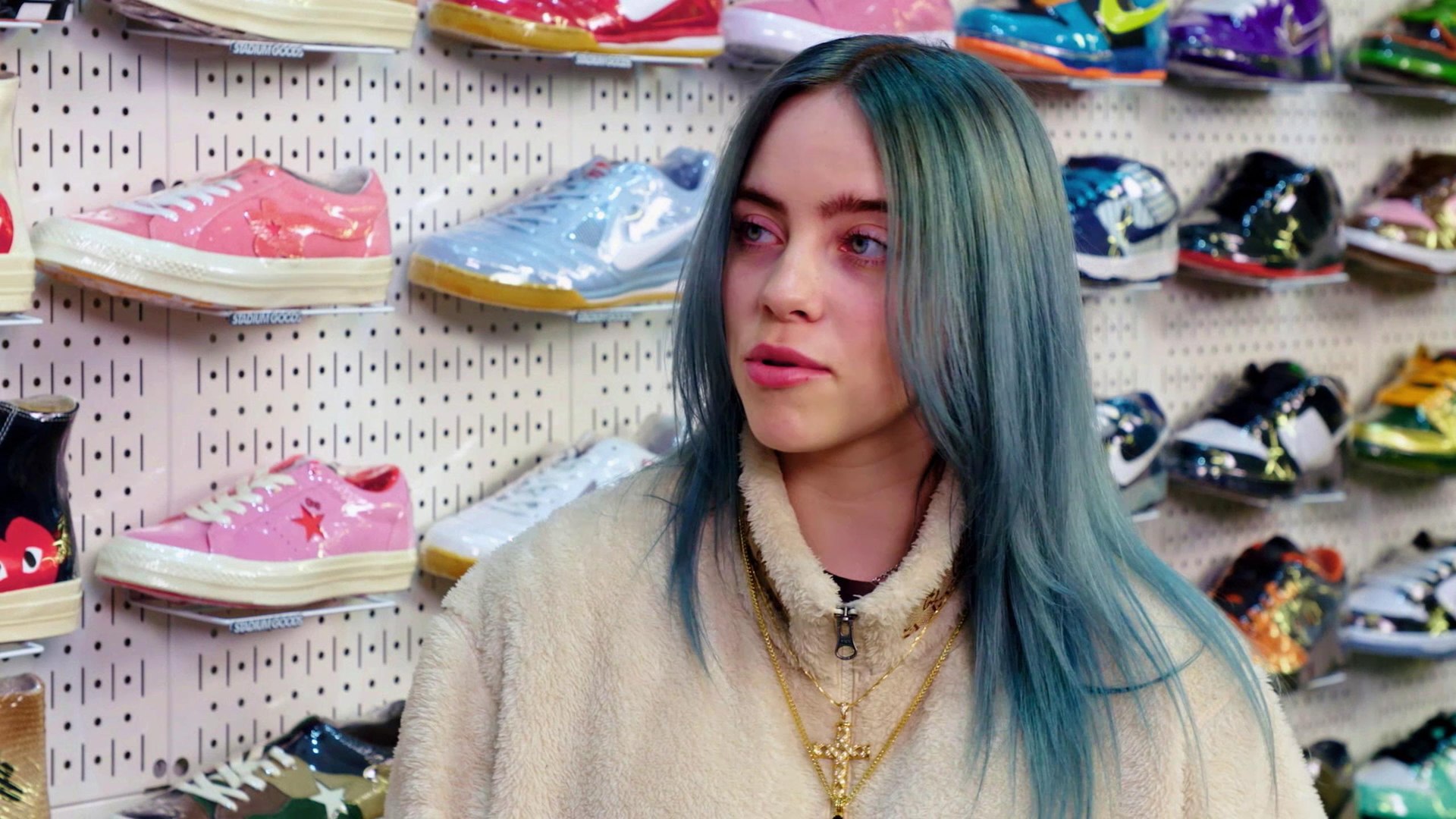 ⁣Billie Eilish: Sneaker Shopping