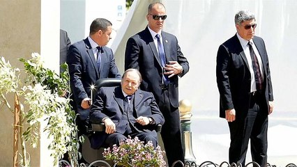 Presidente argelino está cada vez mais isolado