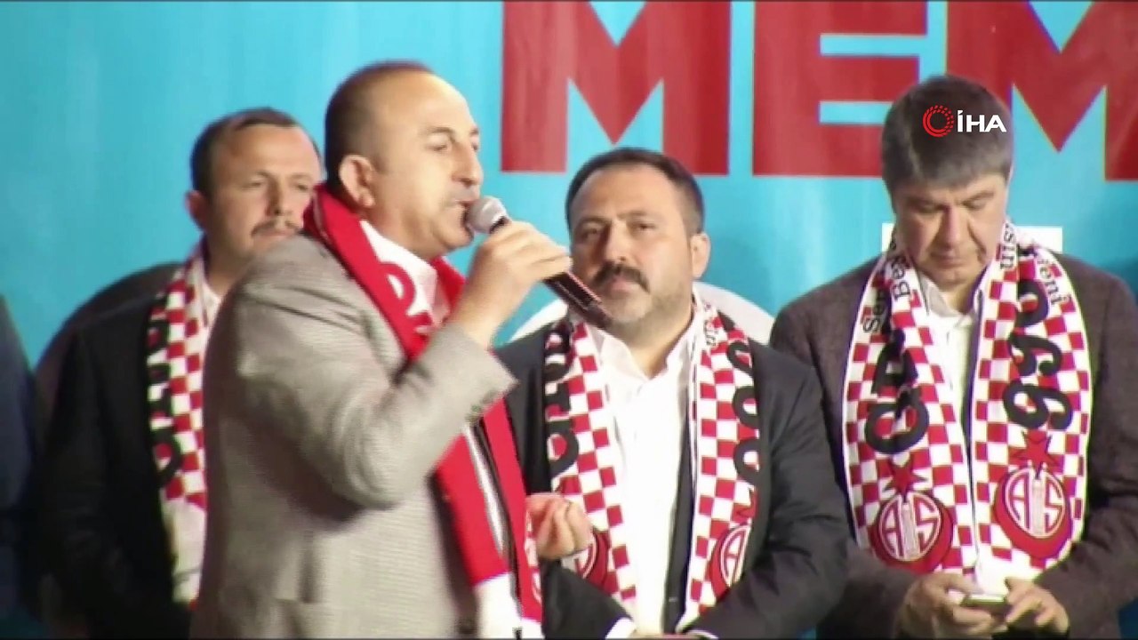 Bakan Çavuşoğlu: 'Meral Akşener, teröristlerle niye el ele diz dize oturmuş siyaset yapıyor onun hesabını versin önce'