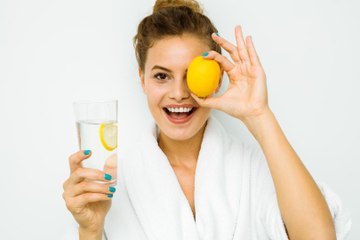 What Are the Health Benefits of Drinking Lemon Water?